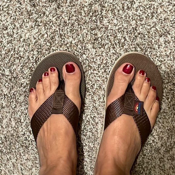 RAINBOW The Classic Rubber Woman’s Water Sandal. Size Small. Brown and Tan. - Picture 14 of 15